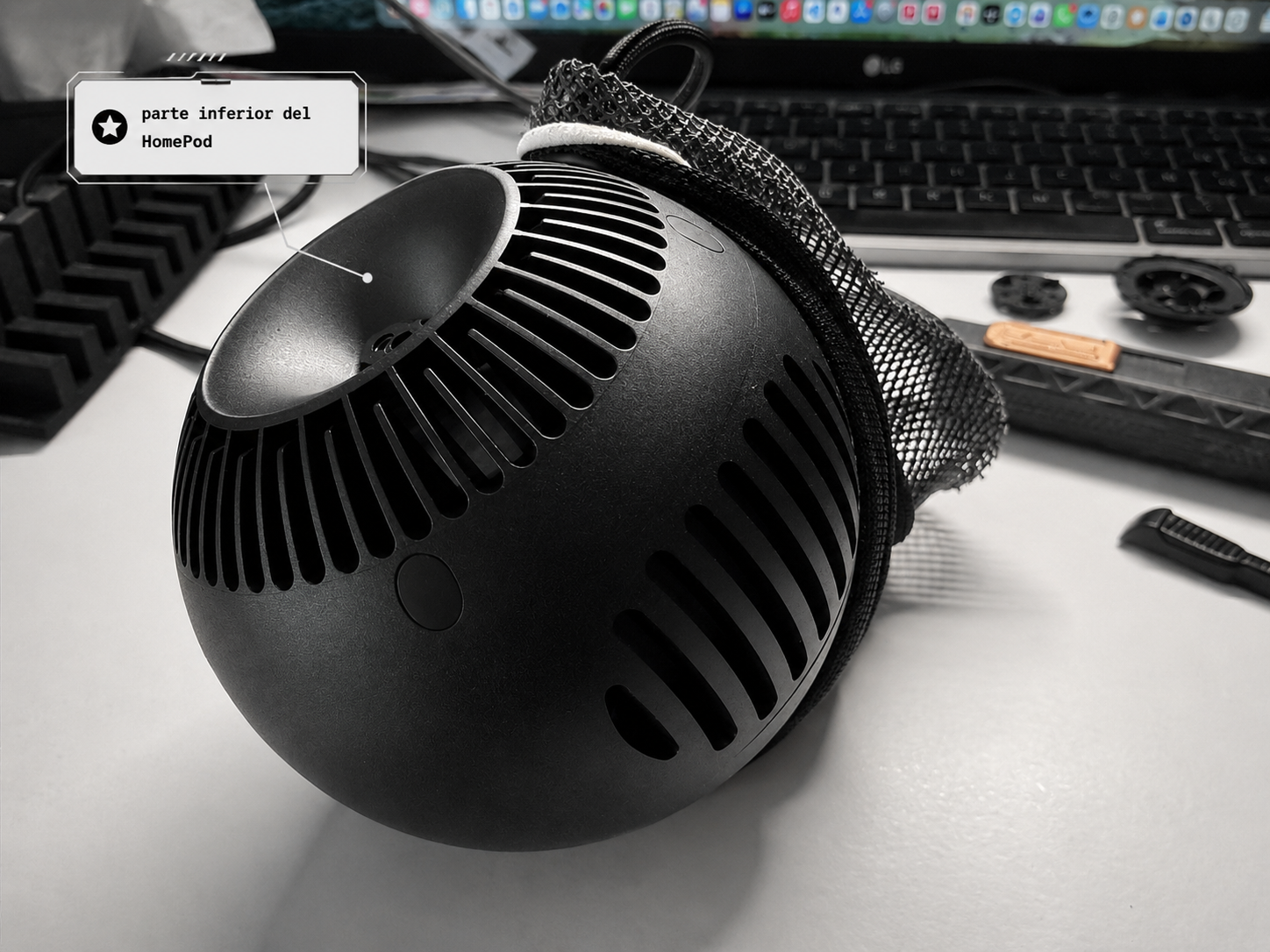 HomePod con las telas retiradas